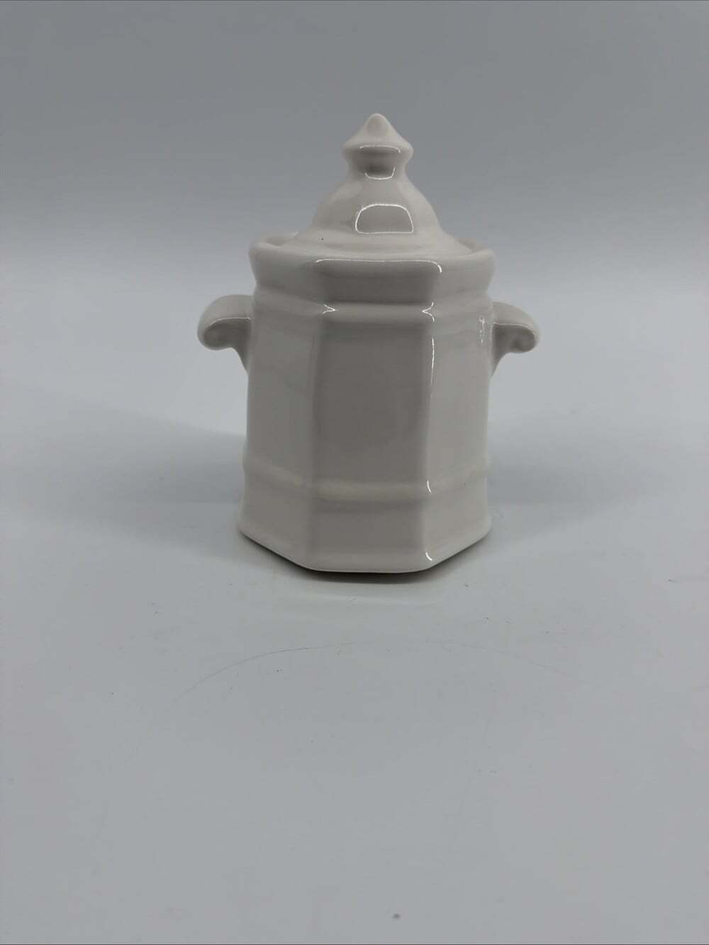 Heritage White by PFALTZGRAFF Sugar Bowl & Lid Excellent Used Conditions